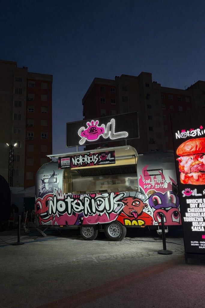 Food truck Soul Coffee Beer, Notorious Soul, de noche